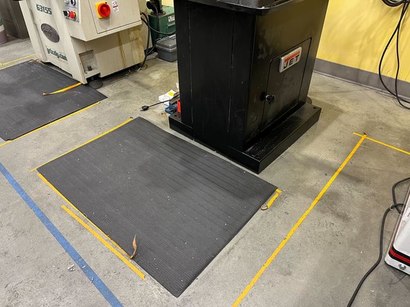 NOTE: Be sure to plug the vacuum back into the belt sander when finished!