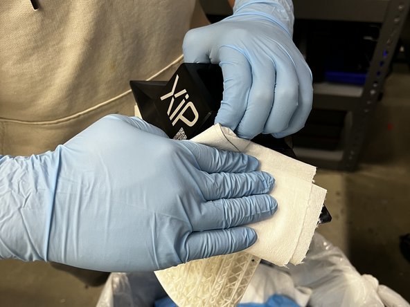 Wipe the top surface of the build plate with a paper towel.
