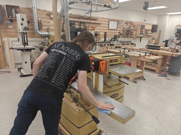 (OPTIONAL) If the bed was properly cleaned with Isopropyl you can use the debuffer for a better result, but is not necessary so long as the bed is waxed every one or two weeks