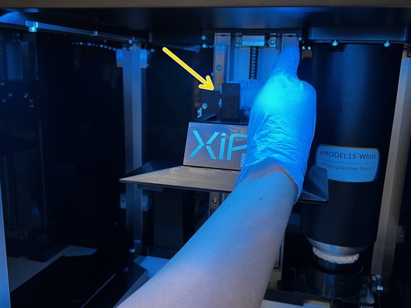 Engage the latch on the top of the rail to secure the build plate in the XiP.