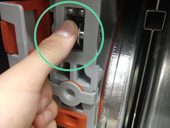 Open the thumbwheel door and press on the thumbwheel to prevent the filament from falling into the canister