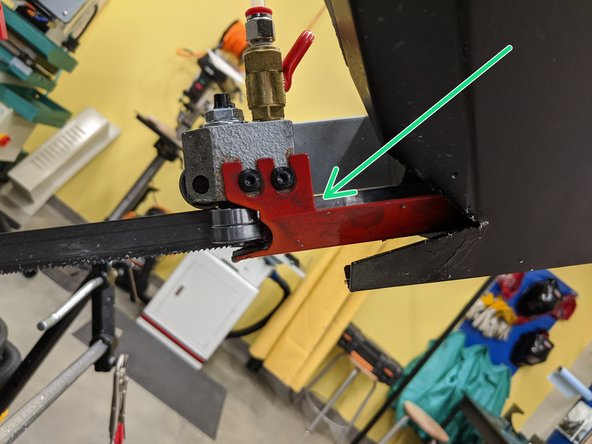 Use the 3 mm hex key to remove the red blade guide located at the lower end of the saw.