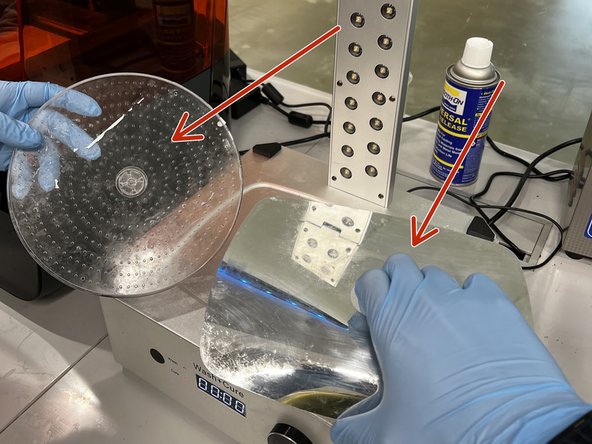 Place the reflective sheet and the rotating base on the Wash+Cure platform.