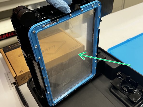 A plastic spout is clipped onto the tank to help resin flow out of the cartridge in the machine.