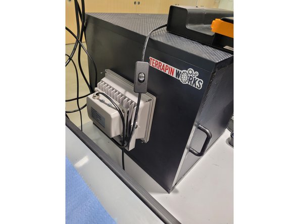 The UV oven is controlled by a simple on-off switch. Do not keep the oven switched on for prolonged periods of time.