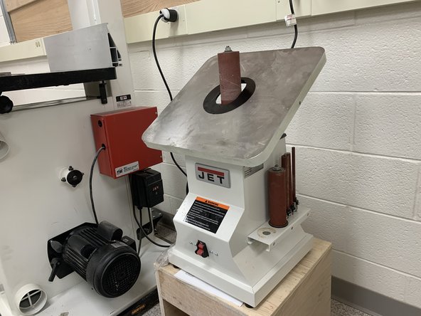 Push table to desired angle, checking the angle with the built-in gauge and your own protractor