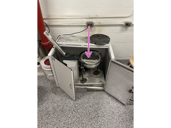 This is the sieving unit in the back room of JC's lab.