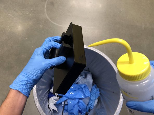 Using a new side of the paper towel clean the edges of the build plate