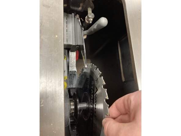 The Dado Stack should be set up with the larger scoring blades on the outside and the chipper blades on the inside.