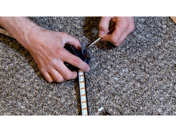 Before continuing, make absolutely sure that the strips and hubs are correctly oriented.