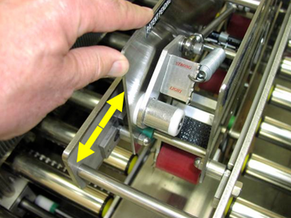 1-Lower the bottom tape head holder, if raised, pushing the Reset button so that the top holder will move its lowest position. Turn off the power or open a guard door to shut off the machine. The top tape roll can be changed in this position.