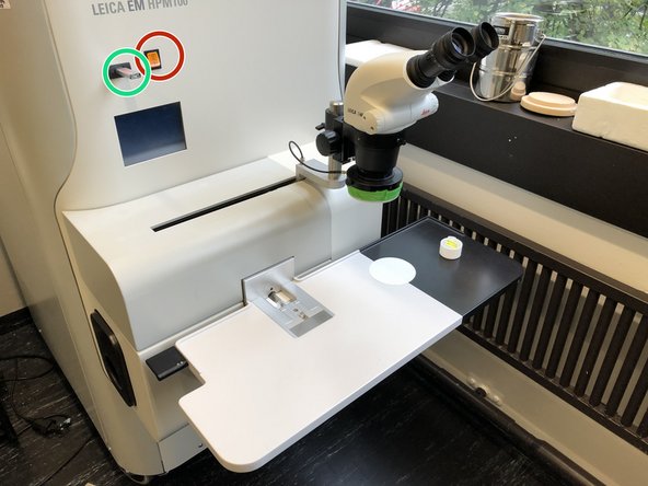 Switch on the system at the main switch on the front panel.