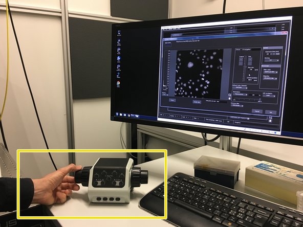 Focus your sample using the microscope wheels and press &quot;Set&quot;.