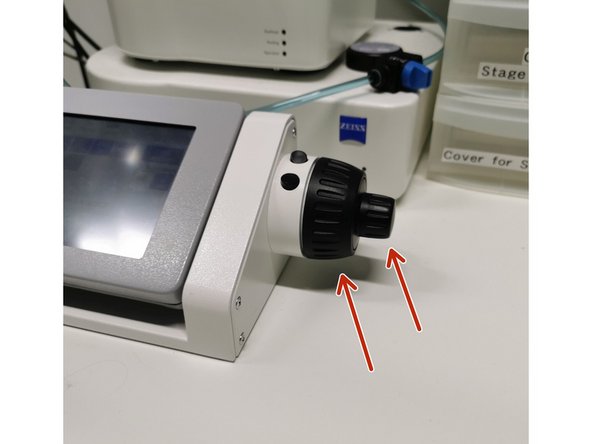 Use the focus wheel on the touch panel to bring your cells in focus