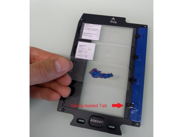 Do not load damaged slides (cracks, broken coverslips...).