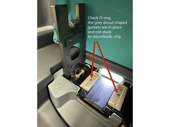 b) On COMET instument, open the Staining and Imaging module door and open the lid of the stainer in the front. Remove the COMET Chip and discard it. Retrieve the slide if the slide needs to be kept for later use and store in appropriate buffer.