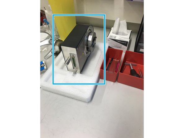 The carbon head lies on the side of the Safematic.