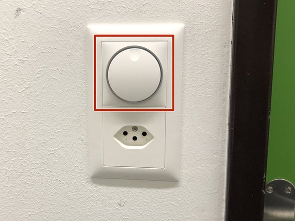 Always turn the detectors off before manipulating samples or turning on any lights.