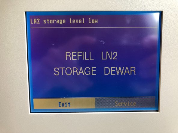 The Leica HPM100 is cooled with liquid nitrogen while the system is reaching operating pressure.
