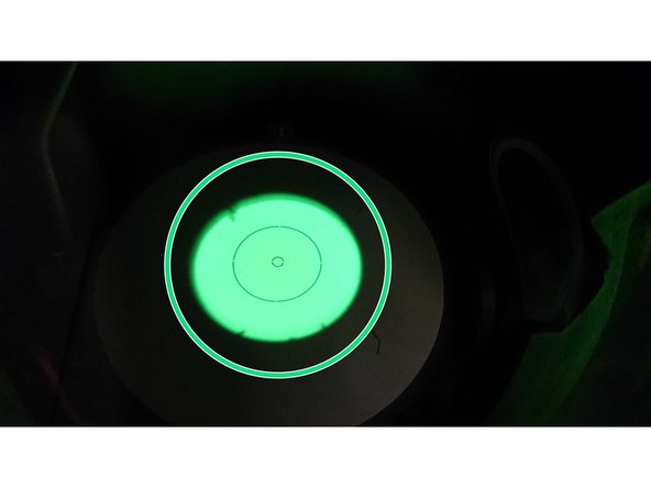 Centered condenser aperture.