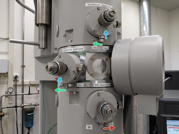 The condensor aperture needs to be inserted.