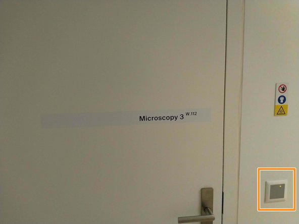Use your access batch from the Balgrist Campus to open the door. The light switch (manual on - automatic off) for the hallway area inside W.112 is located directly at the right hand side