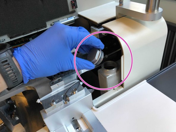 Unscrew the alcohol tank cap and fill the tank with 40 mL isopropanol or ethanol.