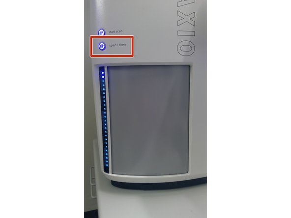 Press “open/close” button to insert the trays.