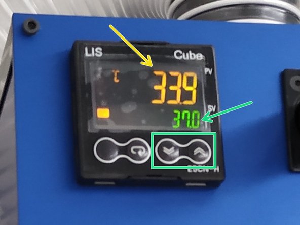 The desired temperature can be defined by pressing the arrow buttons.