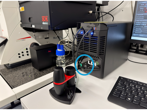 The default settings use 20% illumination power and 50 ms exposure time. Depending on the sample, these parameters must be adjusted experimentally.