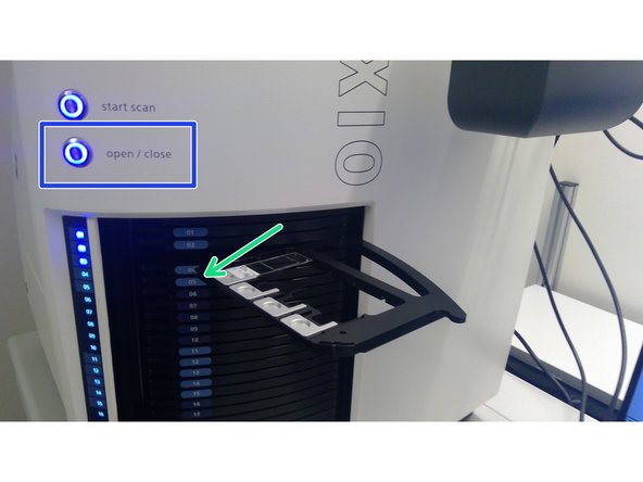 Select a free slot where you can insert a tray. A slot is free when there is a white tray number.