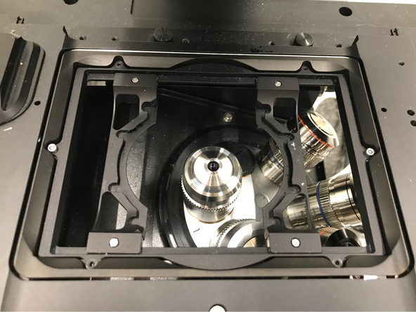 Make sure that the stage insert is correctly inserted and flat.