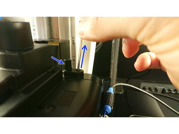 Reduce the &quot;TL-Fld&quot; number until you can see the shadow of the condenser aperture.