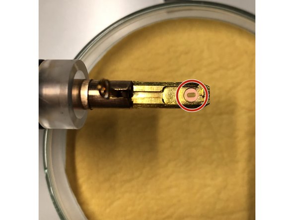 Do not touch the front part of the holder with bare hands.