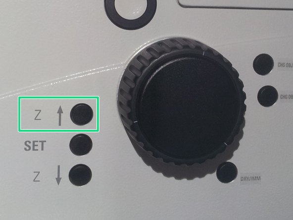 Depending on the objective different immersion media have to be used. Apply it either on the sample or directly on to the objective.