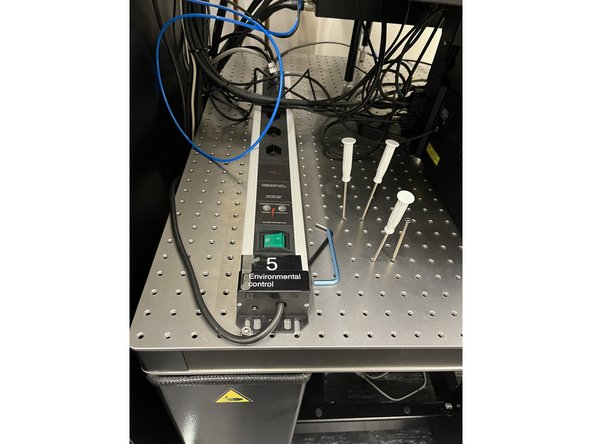 Switch off the environmental control with the power strip [5].