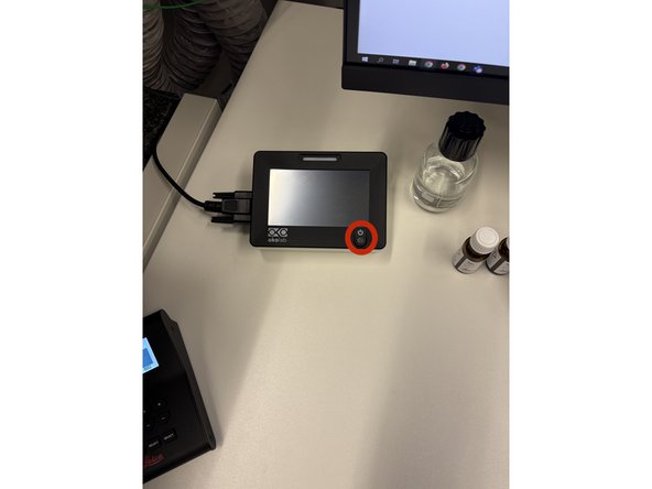 Switch on the touchscreen of the okolab