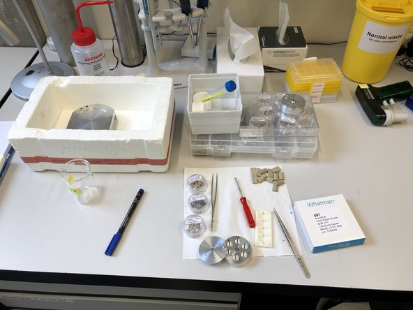 Prepare all tools and accesories required for your cryofixation experiment.