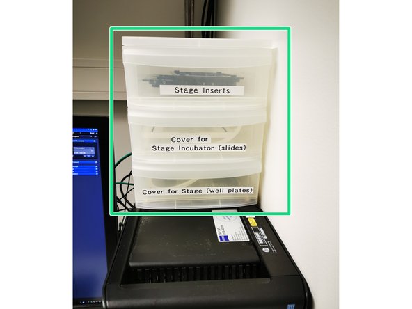 Insert for well plates. This one can be used with a lid to supply living cells with CO2. However, it is more tricky to install on the stage compared to the one one right.