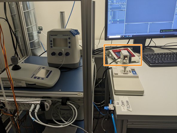 Switch on the &quot;Oko Touch&quot; (located at the PC table).