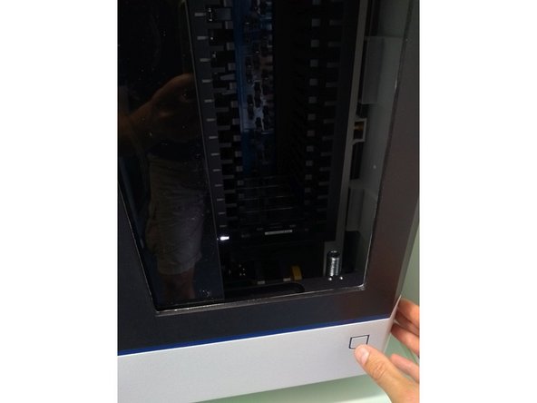 Move your hand in front of the door sensor to open the system door (the door also opens automatically after software start...).