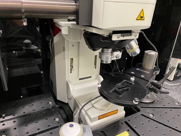 Be sure that the electronics connector of the revolver is facing towards the microscope.