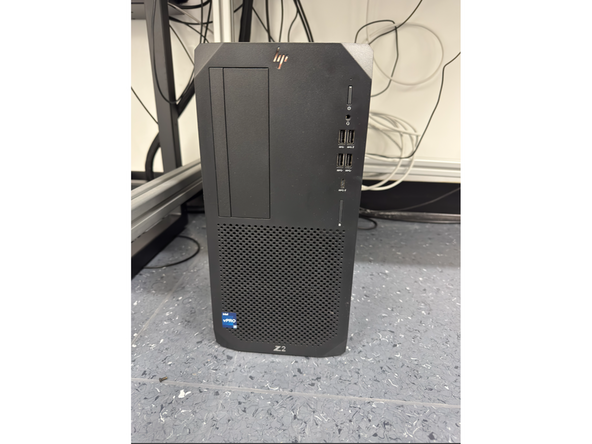 The PC must remain powered on at all times. Image data are initially stored locally on the PC and are transferred later to the server via the DataMover into the user's data folder. Do not shut down the PC.