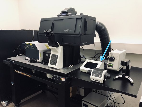 Next switch on the microscope controller. You will find a button on the back of the touch screen controller (4).